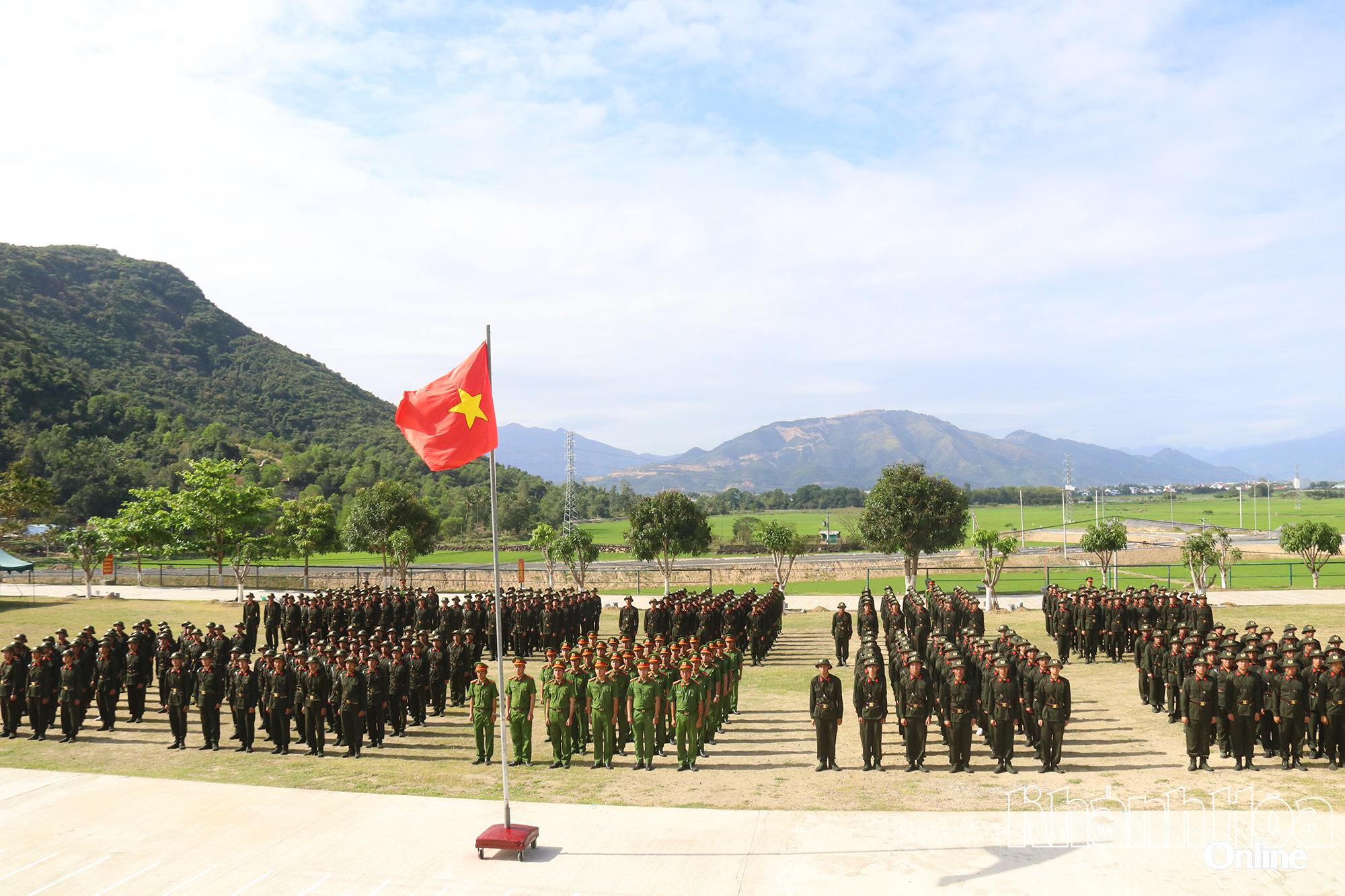 Trung đoàn Cảnh sát cơ động Nam Trung Bộ khai giảng khóa huấn luyện chiến sĩ mới - Báo Khánh Hòa