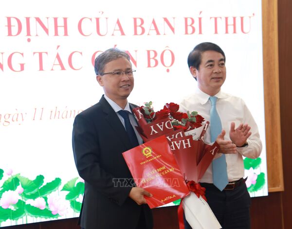 Khánh Hòa: Công bố Quyết định của Ban Bí thư Trung ương Đảng về công tác cán bộ - chinhsachcuocsong.vnanet.vn