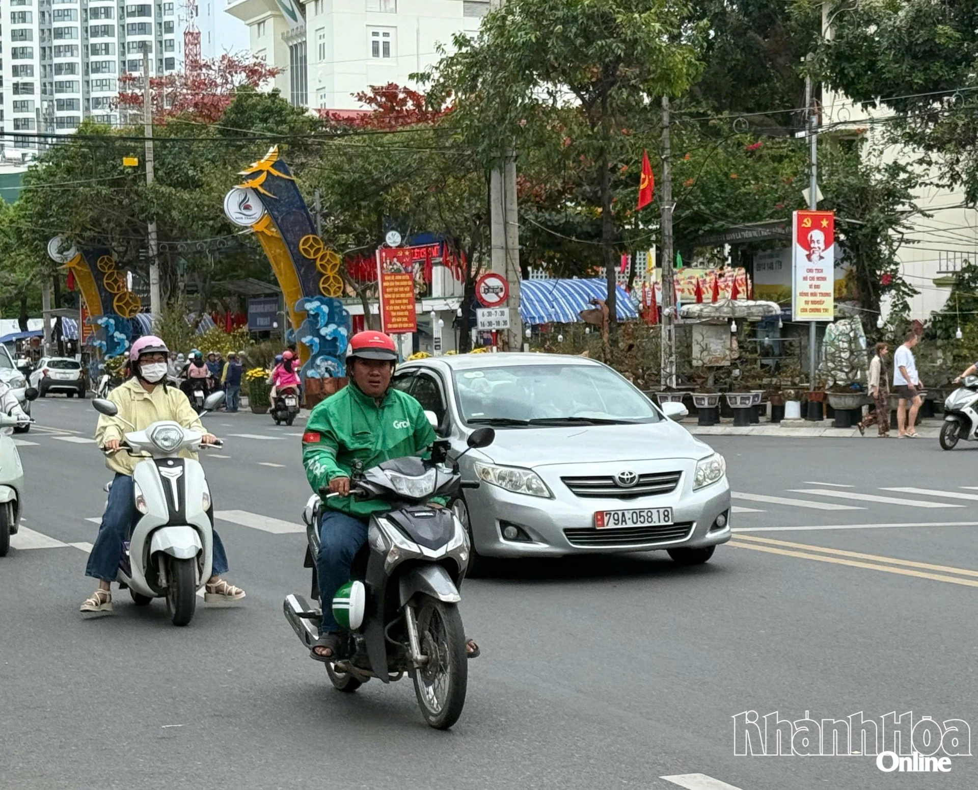 Quy định về sử dụng xe mô tô, xe gắn máy, xe thô sơ để kinh doanh vận chuyển hành khách, hàng hóa - Báo Khánh Hòa