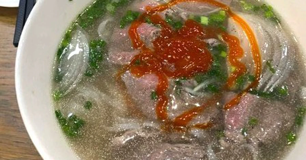 Có gì trong tô phở 346.000 đồng ở sân bay Cam Ranh?; Tăng tuổi nghỉ hưu trong năm 2026 - Báo Tuổi Trẻ