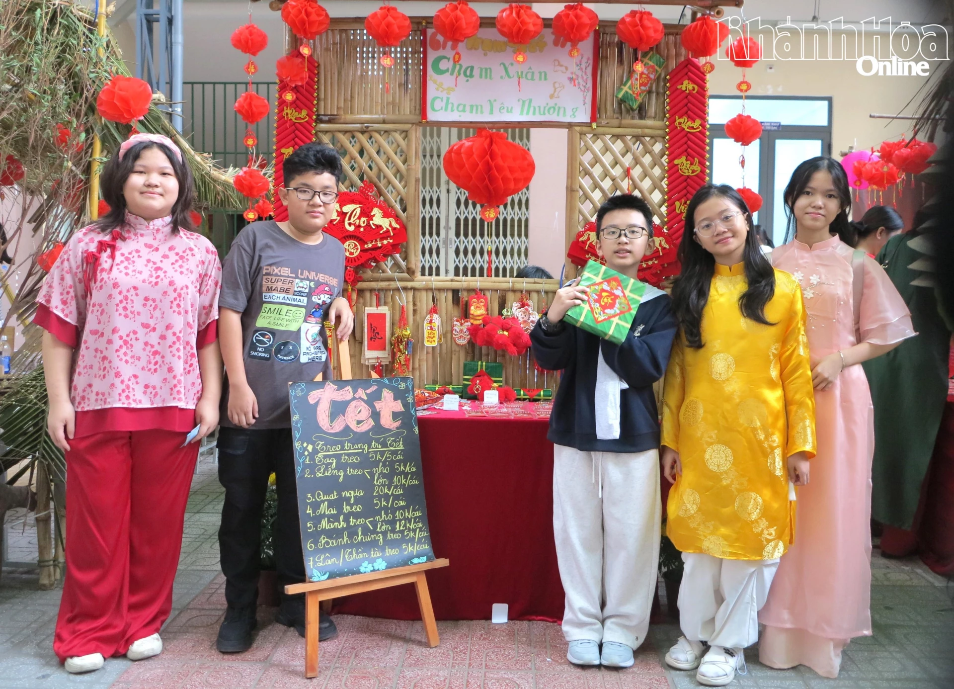 Trường THCS Trưng Vương (phường Nha Trang) tổ chức hội chợ xuân và văn nghệ gây quỹ hỗ trợ bệnh nhân ung thư - Báo Khánh Hòa