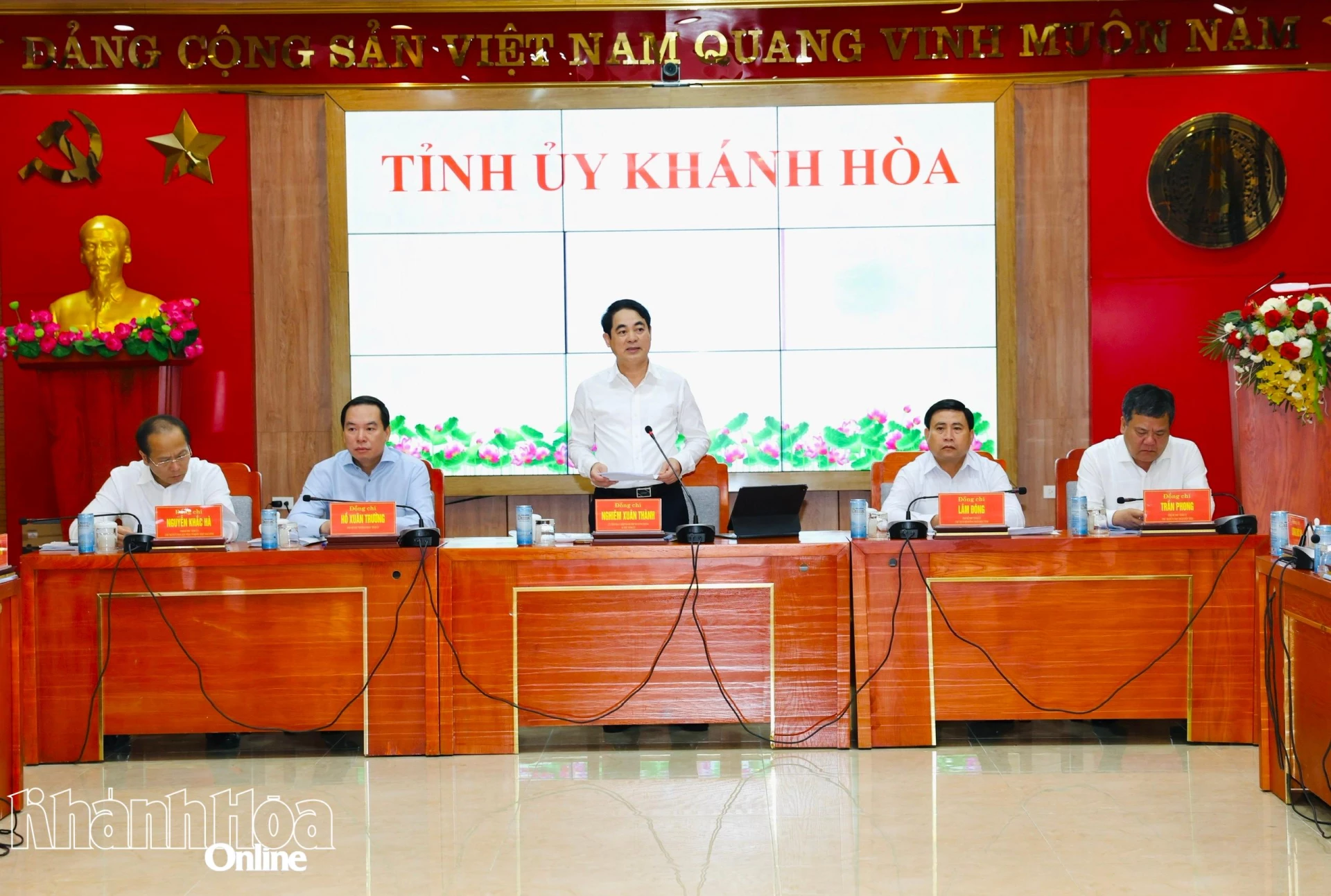 Ban Thường vụ Tỉnh ủy làm việc với Thường trực HĐND tỉnh, UBND tỉnh về kết quả thực hiện nhiệm vụ phát triển kinh tế - xã hội năm 2025 - Báo Khánh Hòa