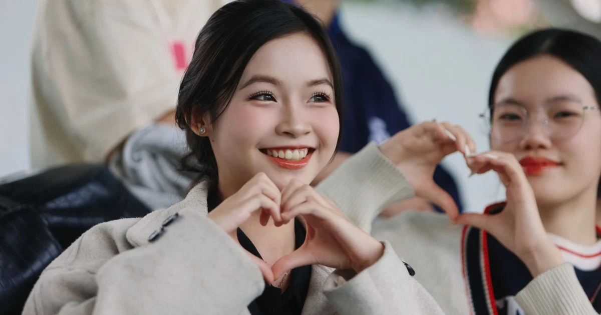 TNSV THACO Cup 2026: Radiant beauties in the stands of Nha Trang University Stadium - Vietnam.vn