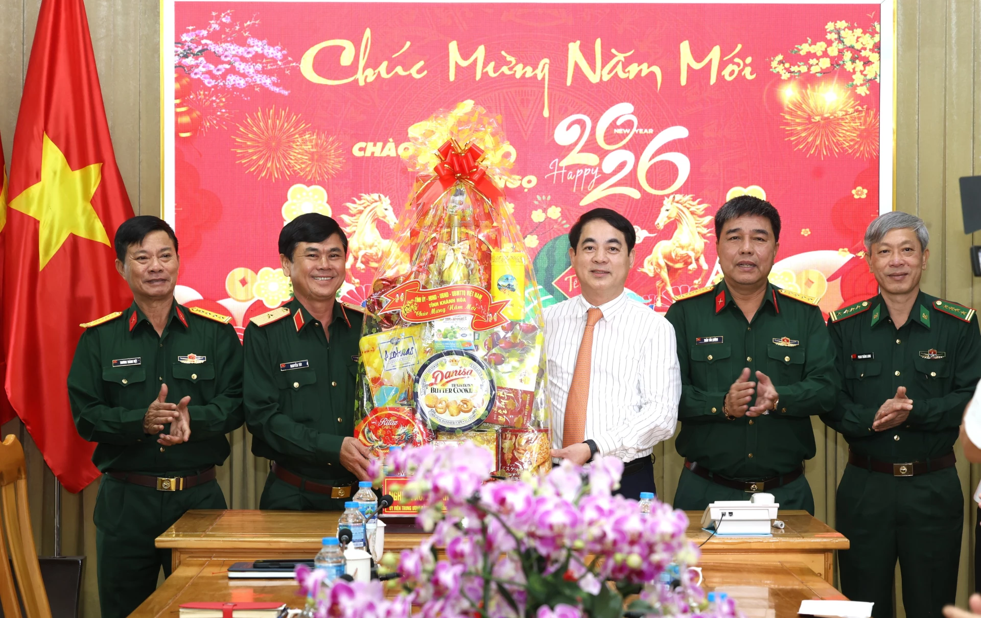 Bí thư Tỉnh ủy Khánh Hòa Nghiêm Xuân Thành thăm, chúc Tết một số cơ quan, đơn vị - Báo Khánh Hòa