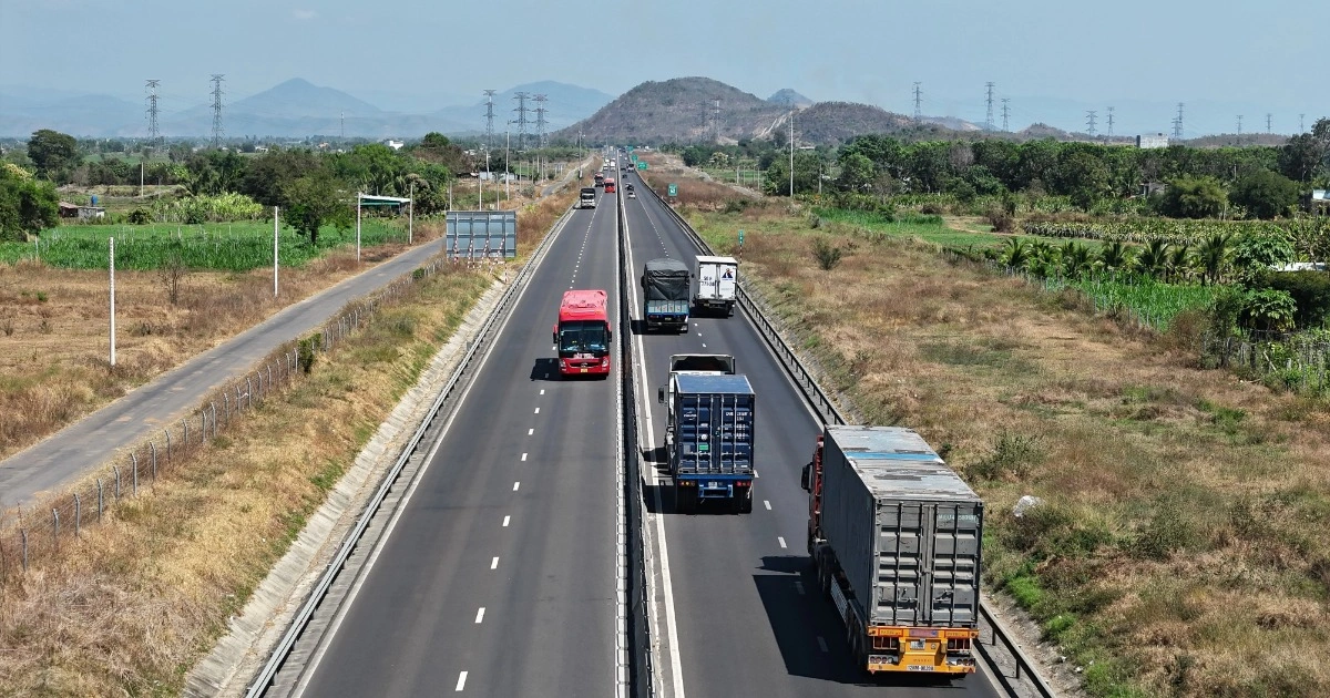 Thu phí toàn tuyến cao tốc TPHCM - Nha Trang từ ngày 2/3 - Báo Dân trí