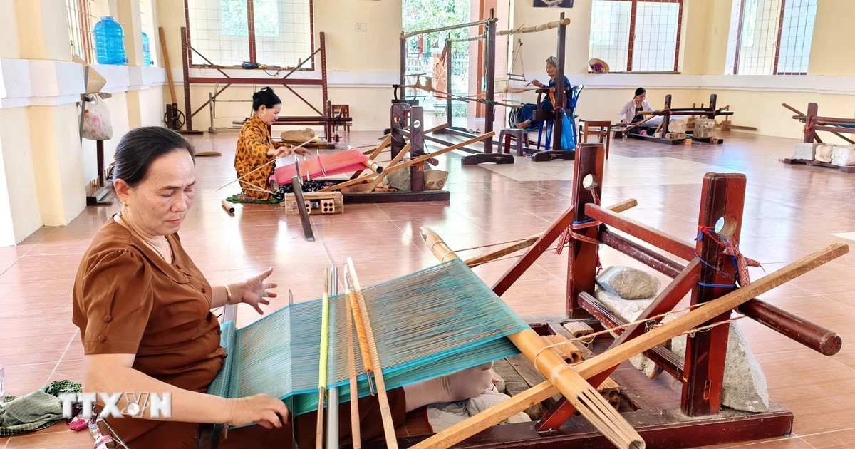 Khánh Hòa: Phát huy giá trị làng nghề Chăm gắn với phát triển du lịch - Vietnam.vn