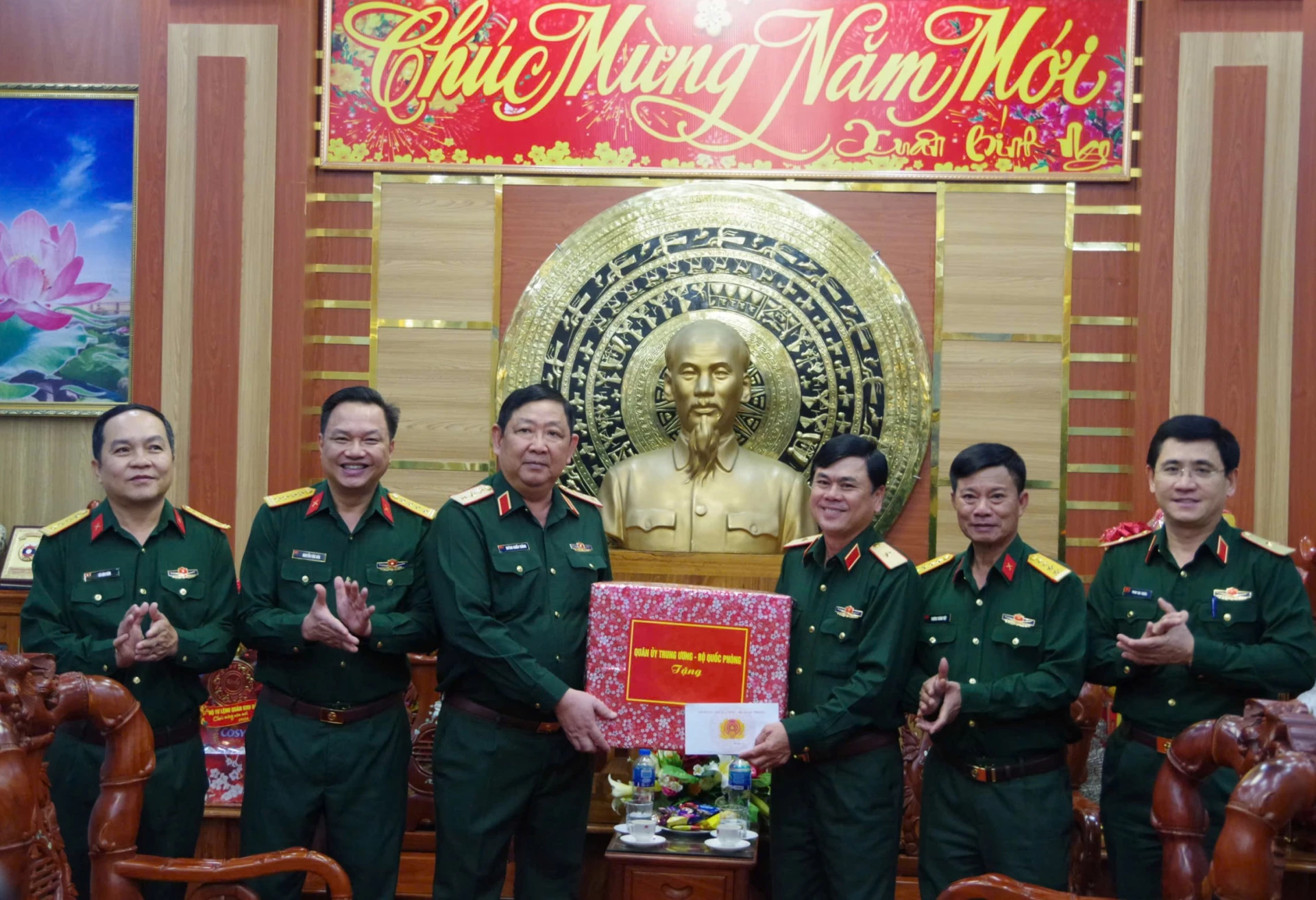 Sư đoàn Bộ binh 5, Quân đội Nhân dân Lào thăm, chúc Tết Bộ Chỉ huy Quân sự tỉnh Khánh Hòa - Báo Khánh Hòa