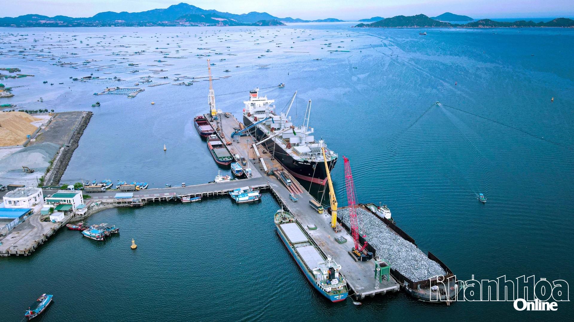 Phát triển mạnh các ngành kinh tế biển gắn với bảo đảm quốc phòng, an ninh trên địa bàn tỉnh Khánh Hòa - tinhuykhanhhoa.vn