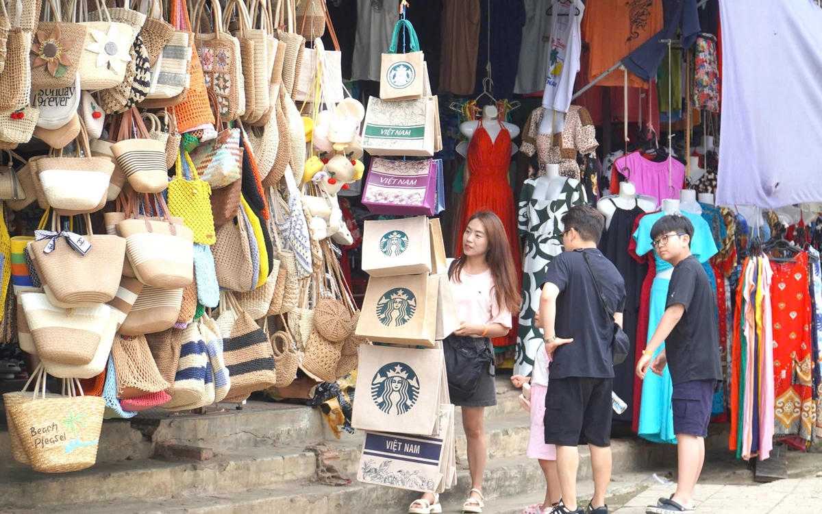 Siết hàng giả, hàng nhái: vì lợi ích của người dân, du khách - SkyDoor News