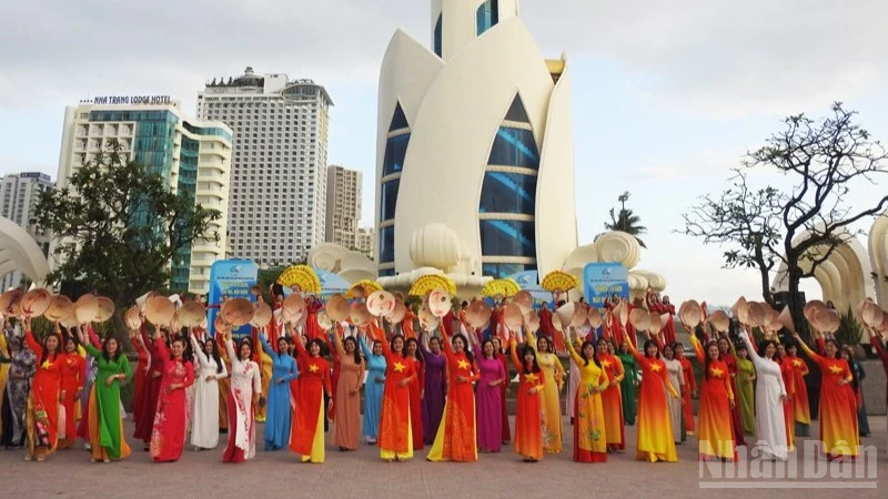 Phụ nữ Khánh Hòa phát động thi đua chào mừng Đại hội đại biểu Phụ nữ toàn quốc lần thứ XIV - Báo Nhân Dân điện tử