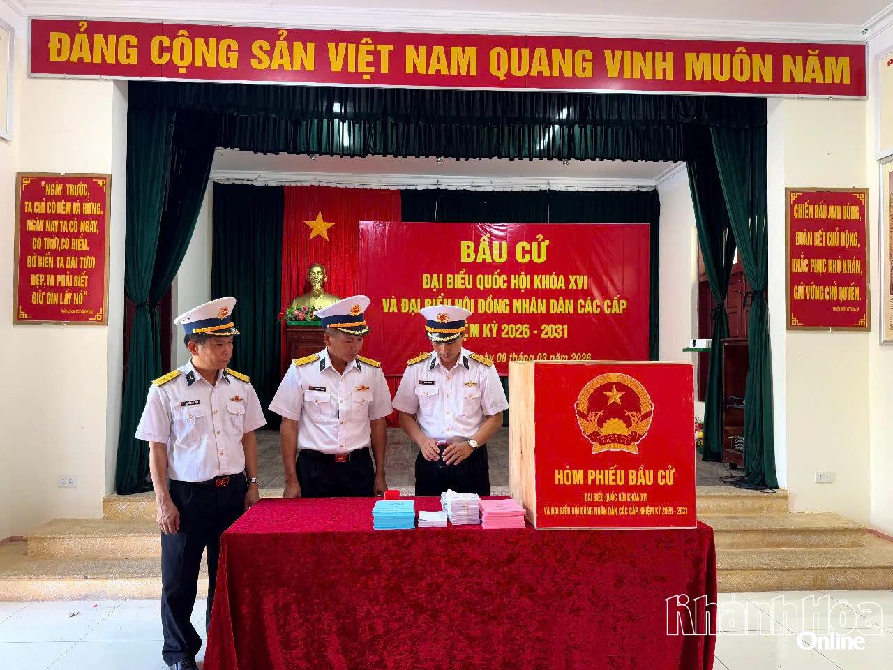 Đảo Sinh Tồn sẵn sàng cho ngày bầu cử - Báo Khánh Hòa