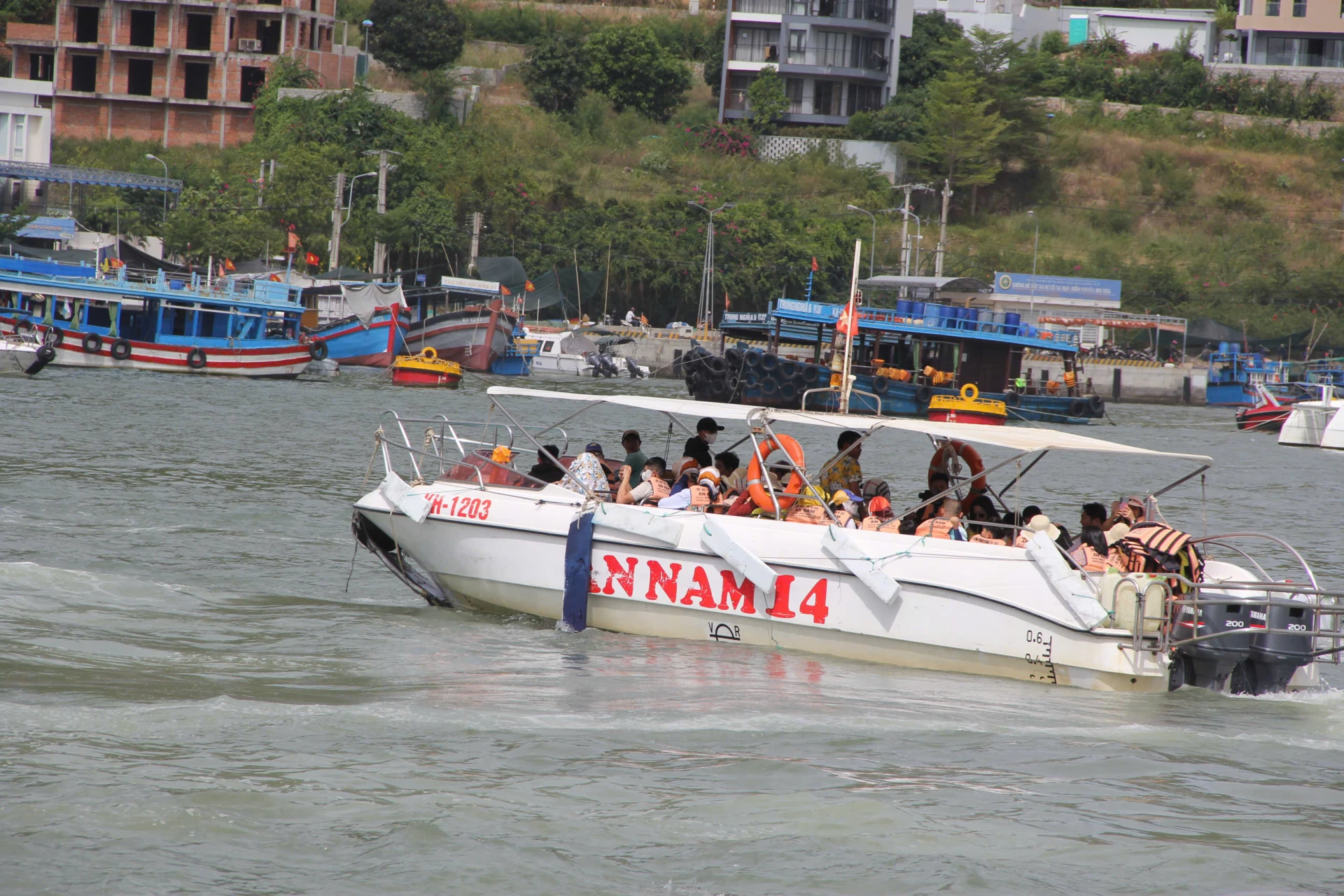 Bảo đảm trật tự an toàn giao thông trong giai đoạn cao điểm du lịch xuân - Báo Khánh Hòa