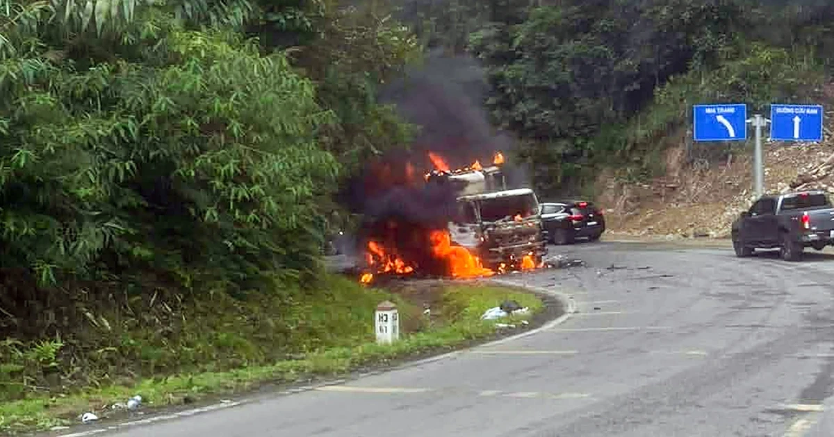 Ô tô tải bất ngờ bốc cháy khi chạy qua đèo Khánh Lê ở Khánh Hòa - Báo Tri thức và Cuộc sống