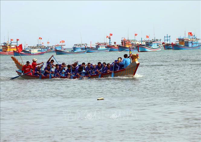 Lễ hội đua thuyền rồng truyền thống vùng biển Cà Ná - baotintuc.vn